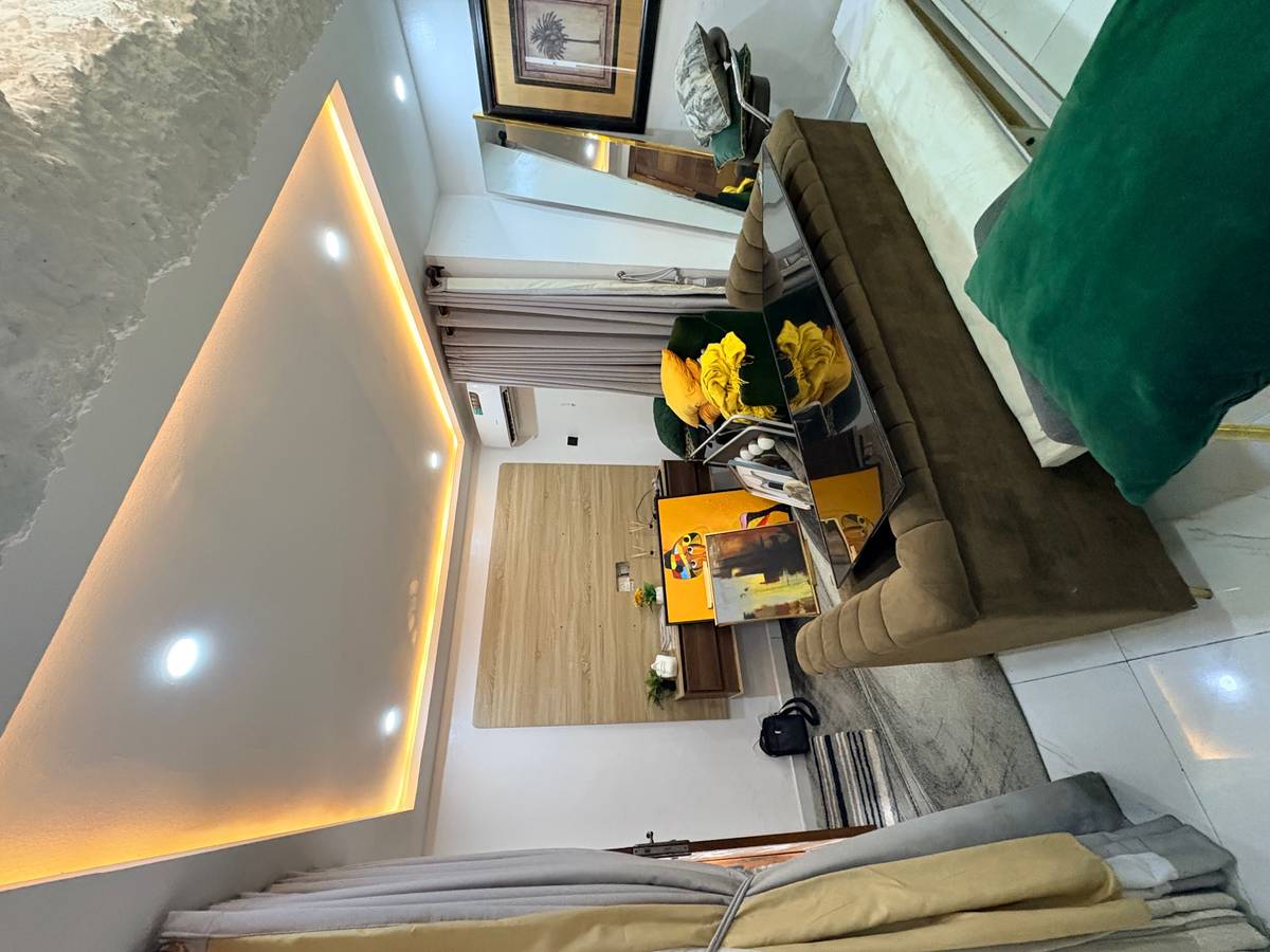 1-bedroom Flat - Image 1