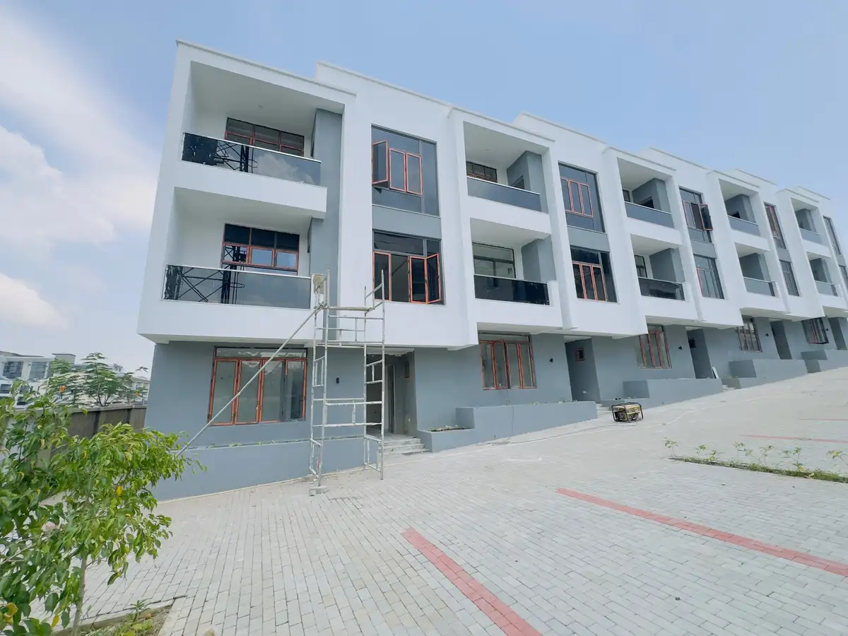 4-bedroom Terrace - Image 1