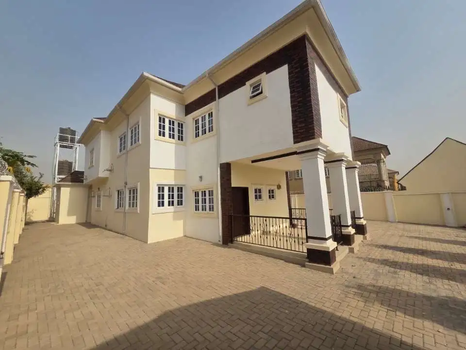 7-bedroom Detached Duplex