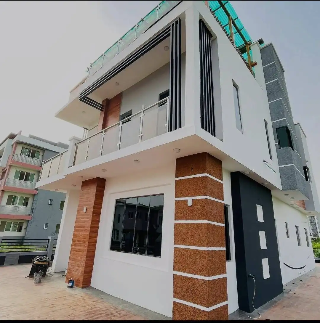4 Bedroom Detached Duplex for sale