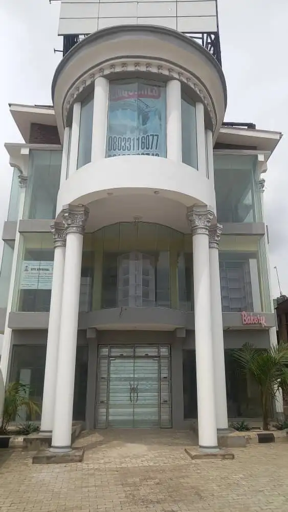 Complex / showroom in Ikorodu, Lagos