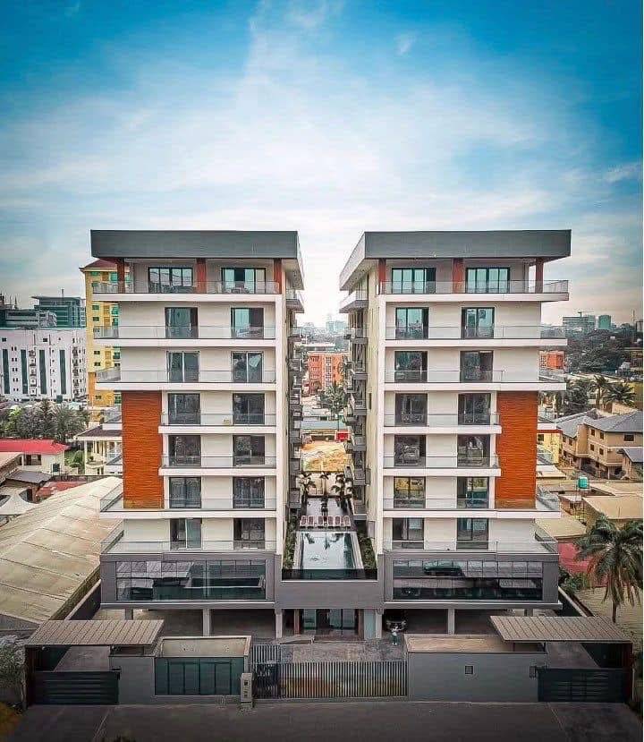 4-bedroom Flat - Image 1
